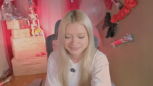 ItsJustGia - tease my tits close up
