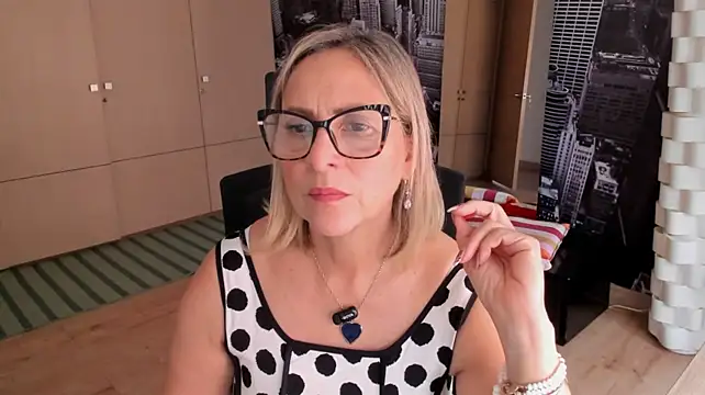 Jane_turner - Gentle spanking in the doggy style