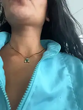 LuxeBrunetteXXX - VIBE MY PUSSY💦🔥 IIN PUBLIC