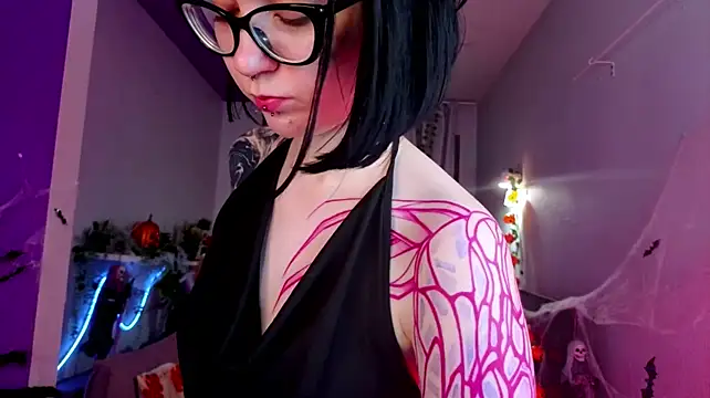 HazelTompson - put finger inside tight pussyyy