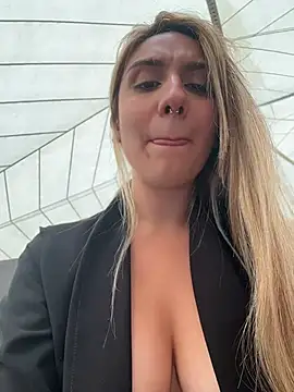 Sarah_honey__ - Wet me in public