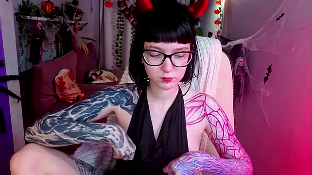 HazelTompson - put finger inside tight pussyyy
