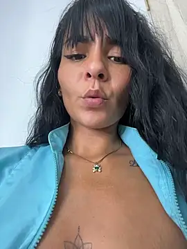 LuxeBrunetteXXX - MAKE SQUIRT IN PUBLIC