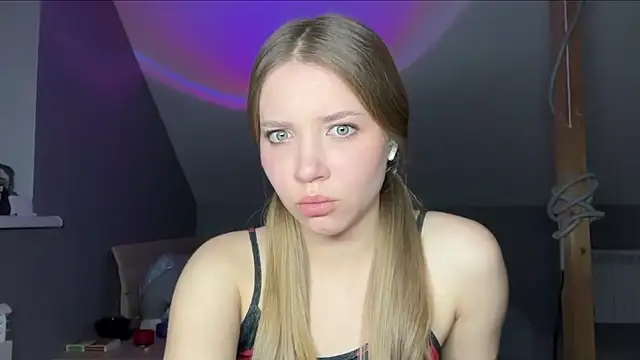 Blondesveg - Play with my boobs🍑