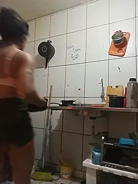 CrislaneF - Siririca com brinquedos 💦