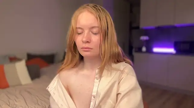 Mary_Day_ - shaking your ass in the doggie pose