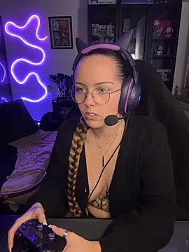 MaryPeach666 - Naked + LT Pussy Pic