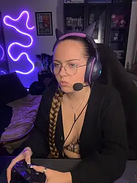 MaryPeach666 - Naked + LT Pussy Pic