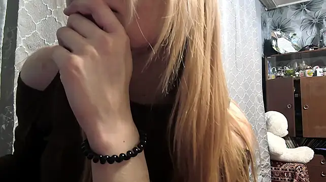 ElinDammrich - eye contact