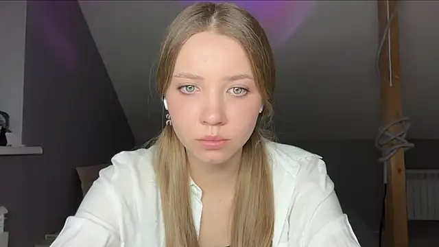 Blondesveg - Play with my boobs🍑