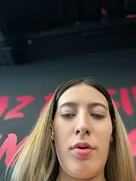 Kloe__t18 - Flash boobs at bus