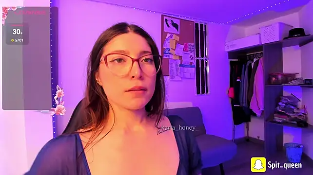 Spit_queen - finger pussy play