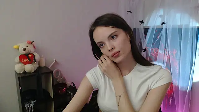 Ariella_ari - a bare breast bounces for a minute