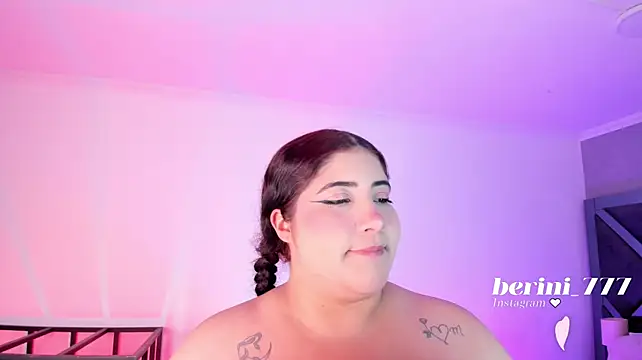 AmberiniHoffman - play with my nipples