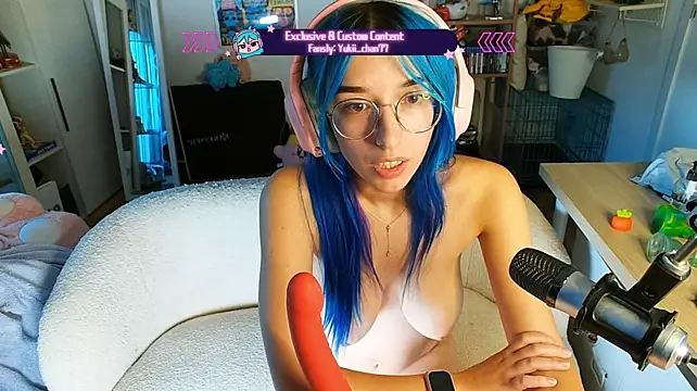 Yukii-chan77 - Masturbate with dildo until orgasm