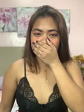 YaraSmith - playing boobs & twerk without panty🍑💦