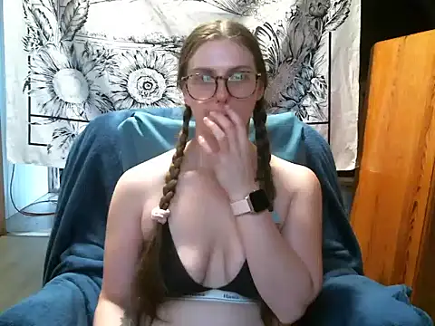 Katie_kitten38 - 🥰 topless time!! ~ 10min!