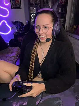MaryPeach666 - Naked + LT Pussy Pic