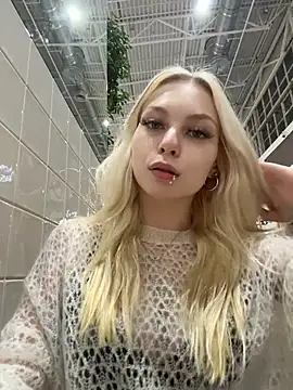 AngelinaTous - Showing tits +finger sucking 💘