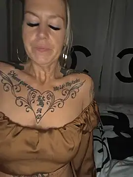 RoxyVale - Suck my Fingers 💦