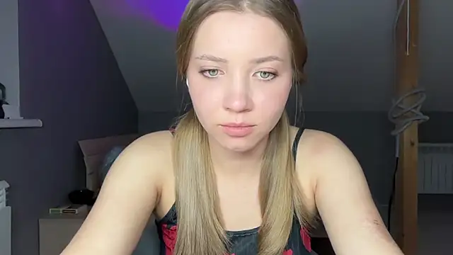 Blondesveg - Play with my boobs🍑