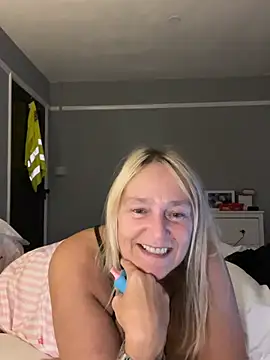Blondnboujee53 - Finger pussy 1 min