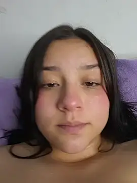 EmilyRoy77 - Dildo in virgin pussy