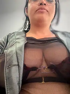 Outdoors-Mia_Khalifa - baby put panties in mouth🩲 🙊
