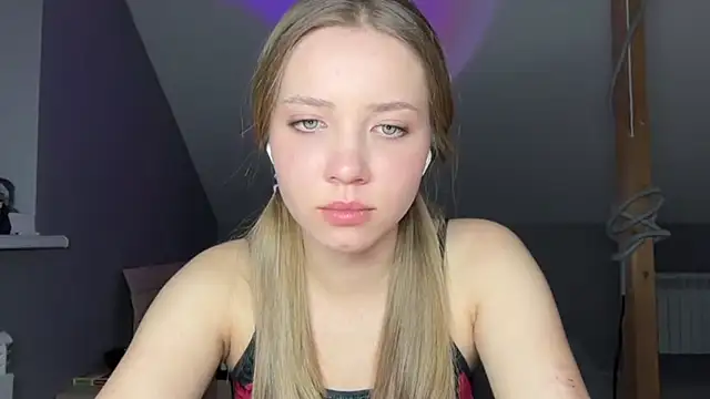 Blondesveg - Play with my boobs🍑