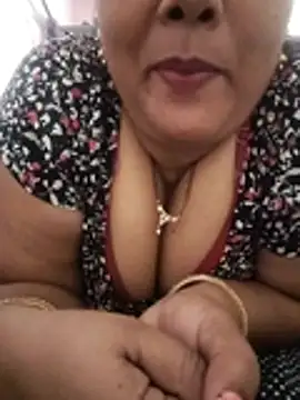 Hot_Aunty_44 - Boobs