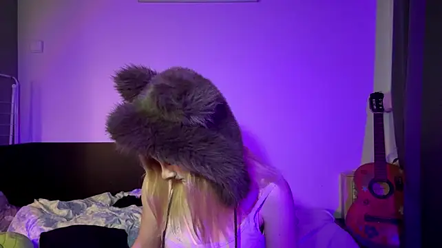LorineFavaro - show dildo