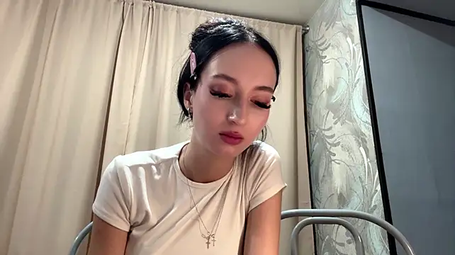 ShannaWegiel - Lift up my top and show my bra
