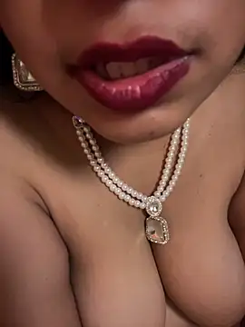 ToxicCurves - BOOB SHOW + 50X Ass SPANKS
