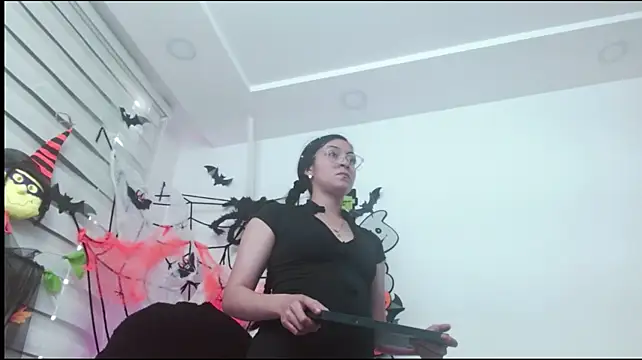 Keli_milk - A spanking on my ass + oil