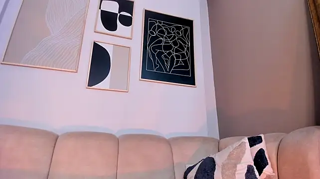 Marie_bass - Oil on my boobs & pull nipples