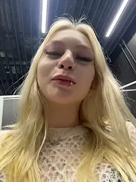 AngelinaTous - Showing tits +finger sucking 💘