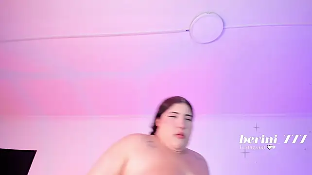 AmberiniHoffman - play with my nipples