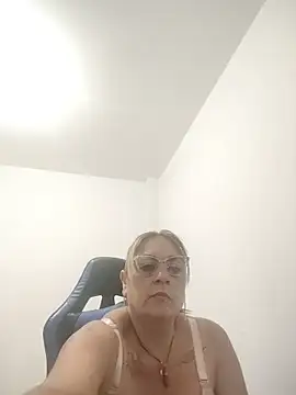 Violet_Benett - Oil show