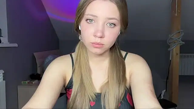 Blondesveg - Play with my boobs🍑