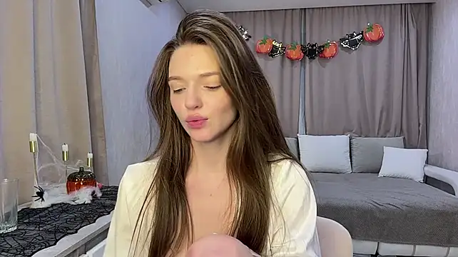 Honey_Alicia - Give me a breast massage under my bra