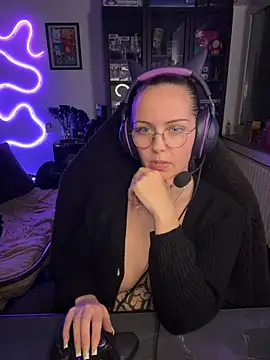 MaryPeach666 - pussy pic + squrit video
