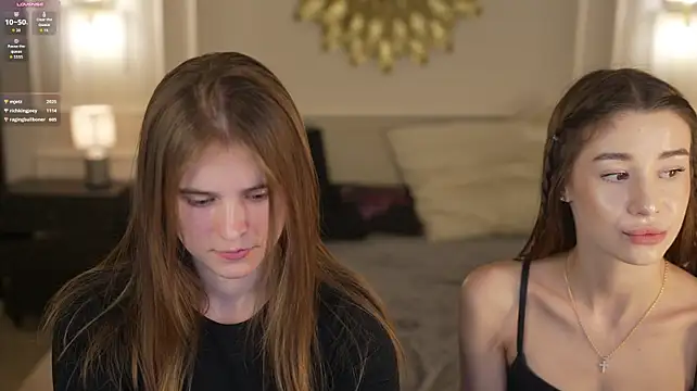 Selena_Glow - show tits 2 girl