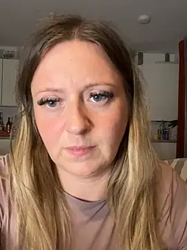 Poppyshaw_ - Bend over spank 10x