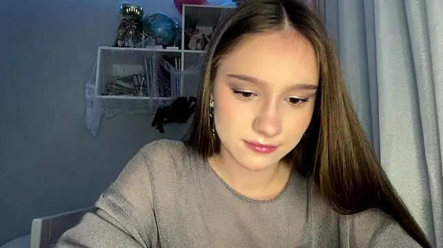 DonetteAlaya - Let's show my sexy tongue