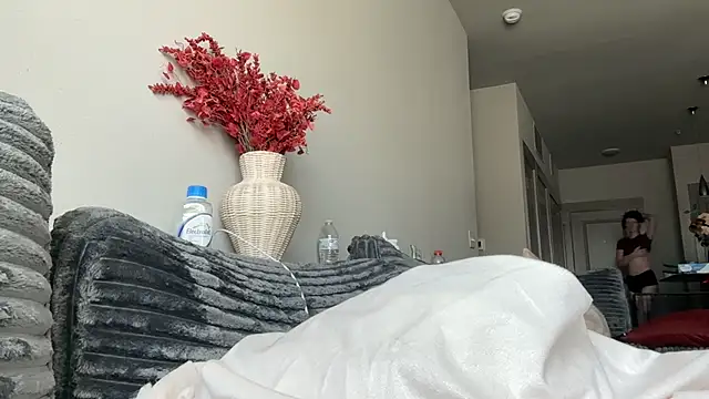 ItsKaylaa - oil my nipples and ass close to cam