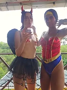 SAMY_AND_ARI - Suck pussy in public+video