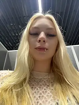 AngelinaTous - I'll show my ass + spank 5 times🍑