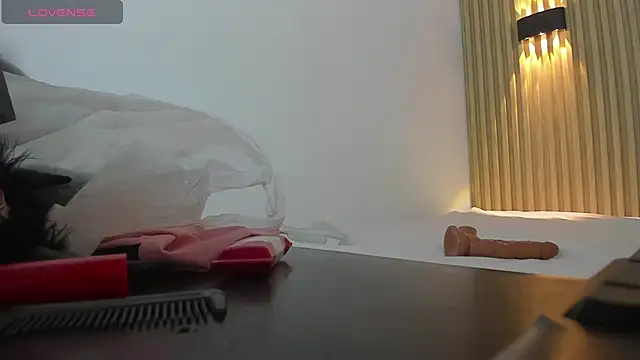 EllaScott7 - I'll show you my beautiful breasts