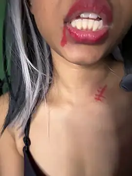 Little_hot_angle - Full face in front of you all