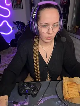 MaryPeach666 - pussy pic + squrit video
